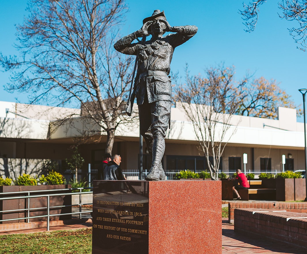 Bronze Coo-ee Statue